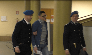 Pesaro - Omicidio via Fanella, Giuseppe Ricci ha cercato di difendersi dalla furia del figlio Luca